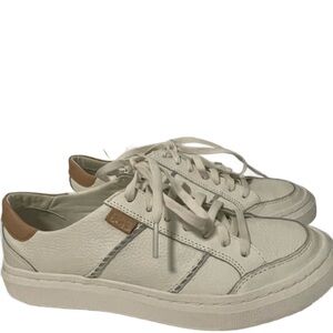 UGG ALAMEDA LACE Sneaker Shoe Worn Twice White Leather tan accents Size 7 1/2
